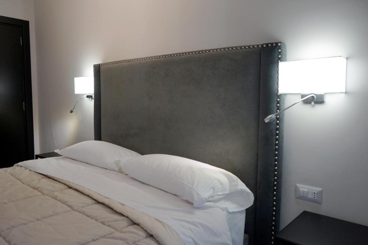Re Di Smirne By Apulia Accommodation Bari Luaran gambar