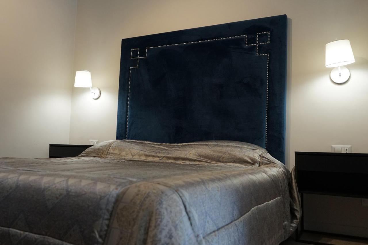 Re Di Smirne By Apulia Accommodation Bari Luaran gambar
