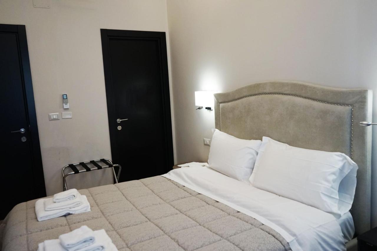 Re Di Smirne By Apulia Accommodation Bari Luaran gambar