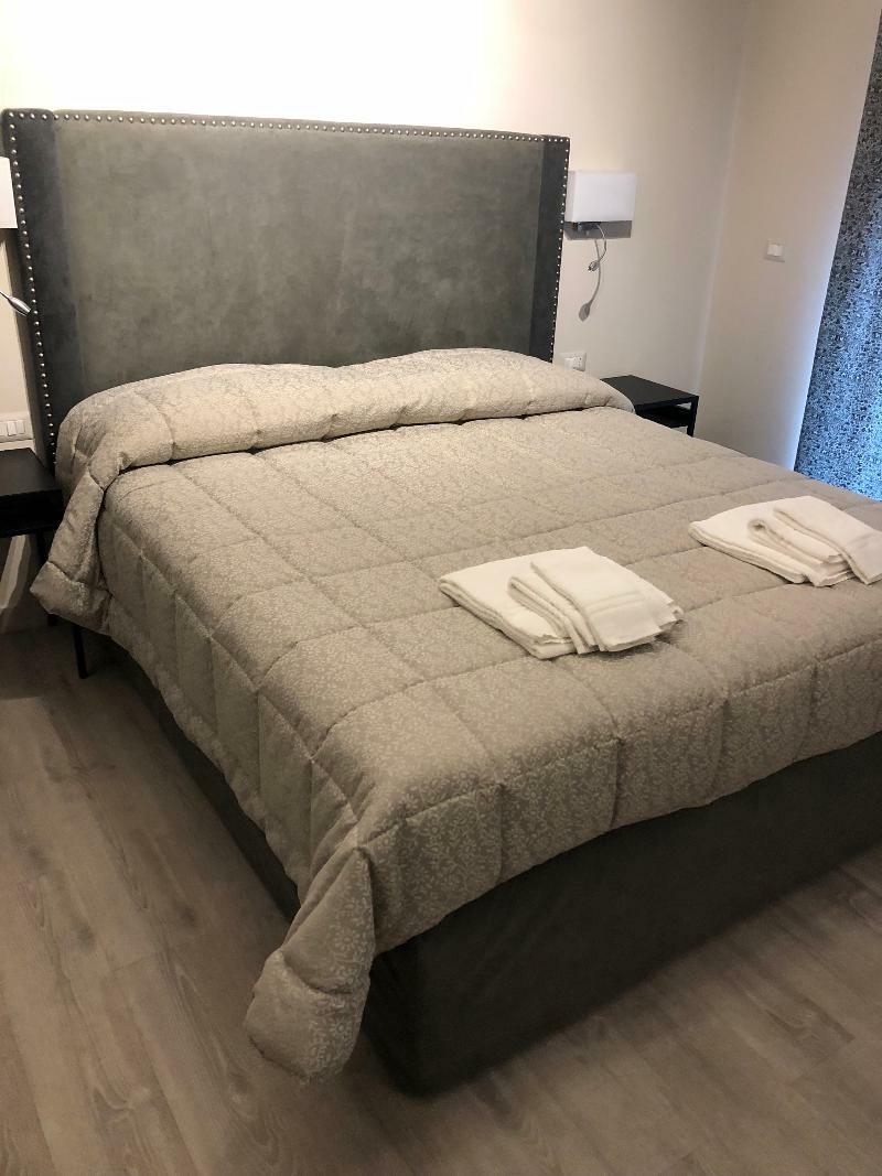Re Di Smirne By Apulia Accommodation Bari Luaran gambar